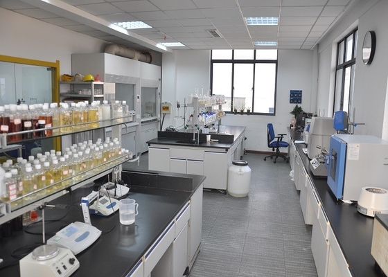 Cas 9003-05-8 Perawatan Emulsi Poliakrilamida Dari Viskositas Massal Air Limbah 500-2000 AE8030 / CE6140